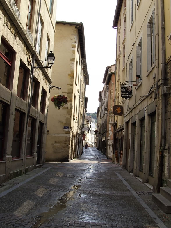 VISIT VIENNE Rue des Clercs